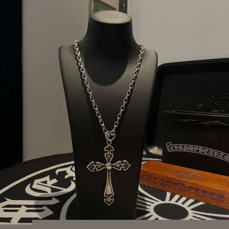 Ch**me He**ts necklaces